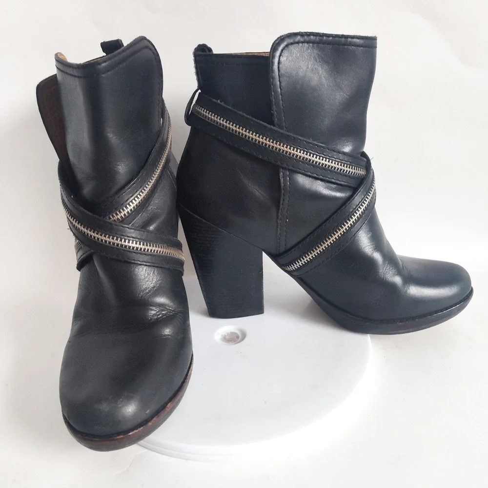 Michael Kors Ankle Boots 8.5 Biker Leather Zipper Strap Rachel Bilson Block Heel